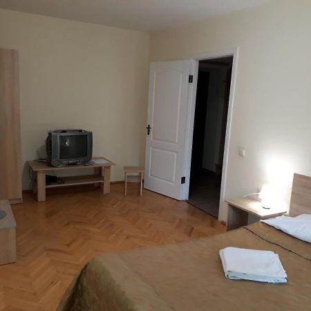 Затишні Апартаментами Біля Озера Ternopil Kültér fotó